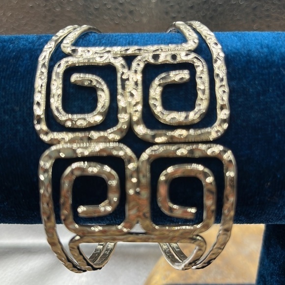 Wide Silver Tone Hammered Swirl Cuff Clamper Bracelet Statement ❤️ - Picture 3 of 10